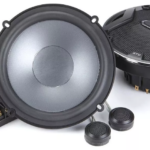 Qué son los subwoofers y por qué son importantes en un sistema de sonido de automóvil